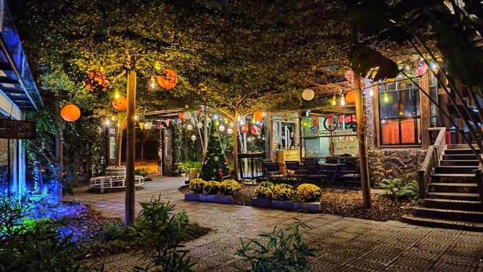 Góc thư giãn đầy nắng gió tại OASIS - The Coffee Bar