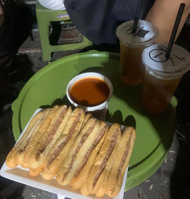 Bánh Mì Cay Cô My - Tinh hoa ẩm thực đường phố