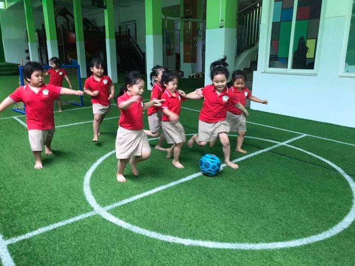 Giờ học tiếng Anh vui nhộn cùng giáo viên bản ngữ