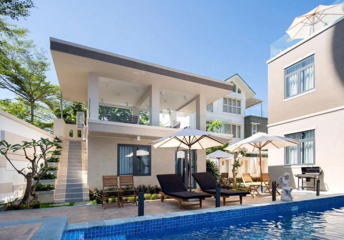 Khu vực hồ bơi đẳng cấp tại HALO Homestay