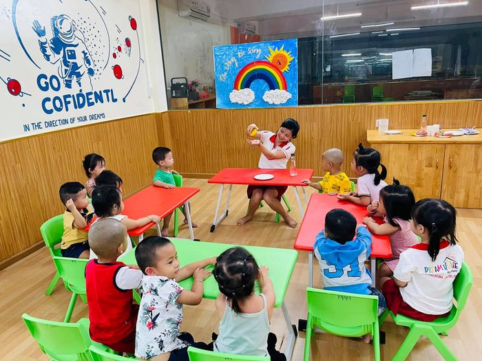 Hoạt động vui chơi ngoài trời tại Dream House Montessori