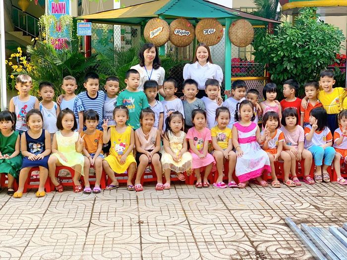 Hình ảnh khuôn viên xanh mát tại Trường Mầm non Hoa Cúc