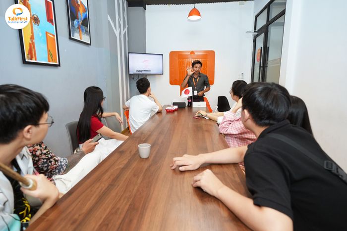 Thư viện hình ảnh hoạt động tại TalkFirst