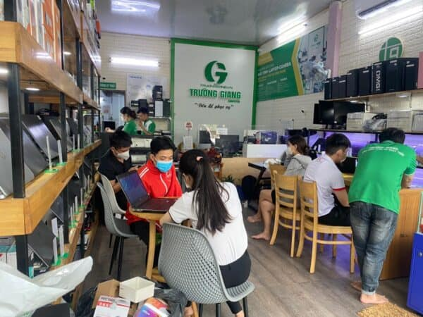 Đội ngũ kỹ thuật viên tay nghề cao tại 180S