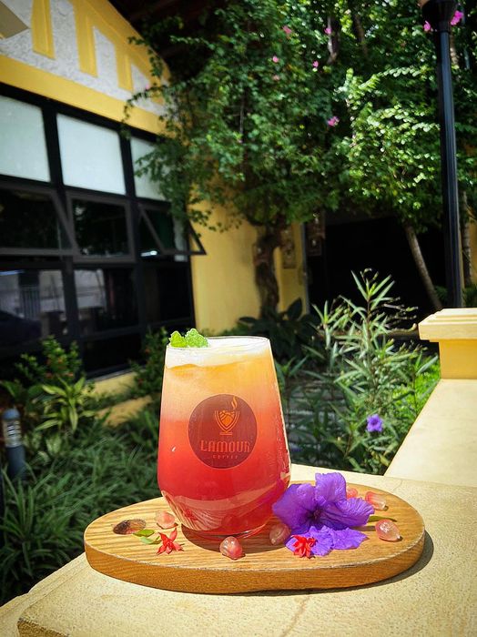 Góc sống ảo đầy nghệ thuật tại L'Amour Coffee