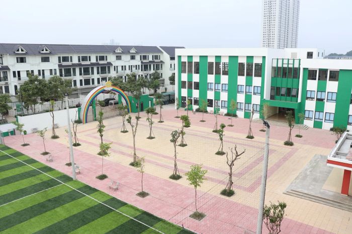 Hình ảnh ấn tượng về khuôn viên xanh và cơ sở vật chất hiện đại tại Trường Liên Cấp Lômônôxốp Tây Hà Nội