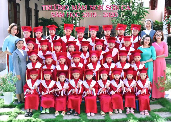 Sân chơi ngoài trời đầy màu sắc của Trường Mầm Non Sơn Ca