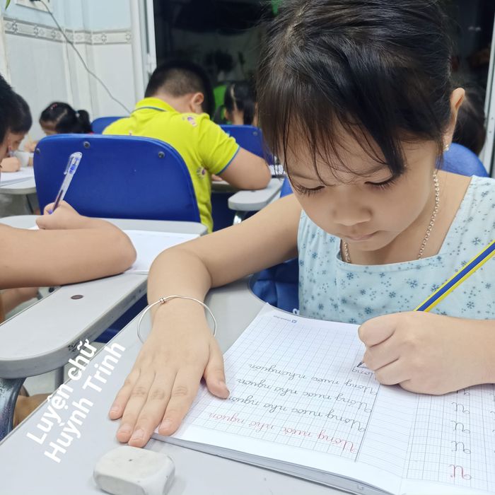 Hình ảnh hoạt động tại Luyện chữ đẹp Huỳnh Trinh