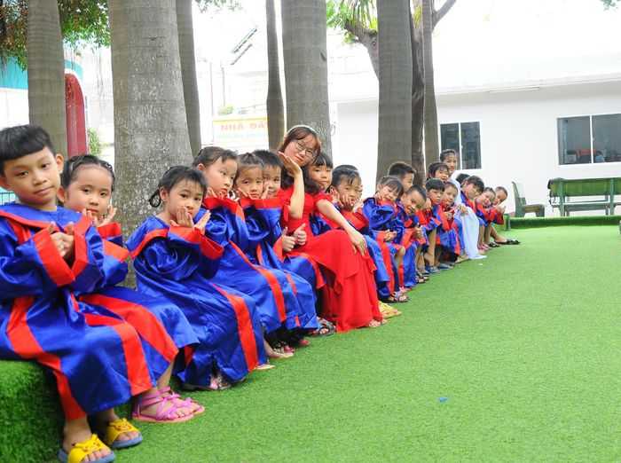 Góc vui chơi ngoài trời đầy màu sắc cho bé