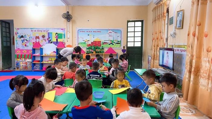 Khám phá Trường Mầm Non Tân Kỳ qua góc nhìn đầu tiên: Không gian học tập sáng tạo với những góc chơi đầy màu sắc, nơi mỗi ngày đến trường là một ngày vui của các bé.