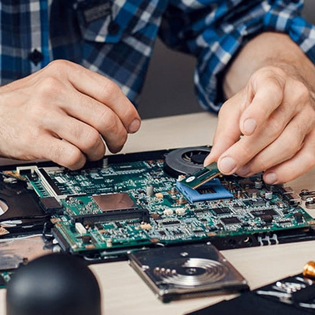 Đội ngũ kỹ thuật viên tận tâm tại Đình Hậu Computer