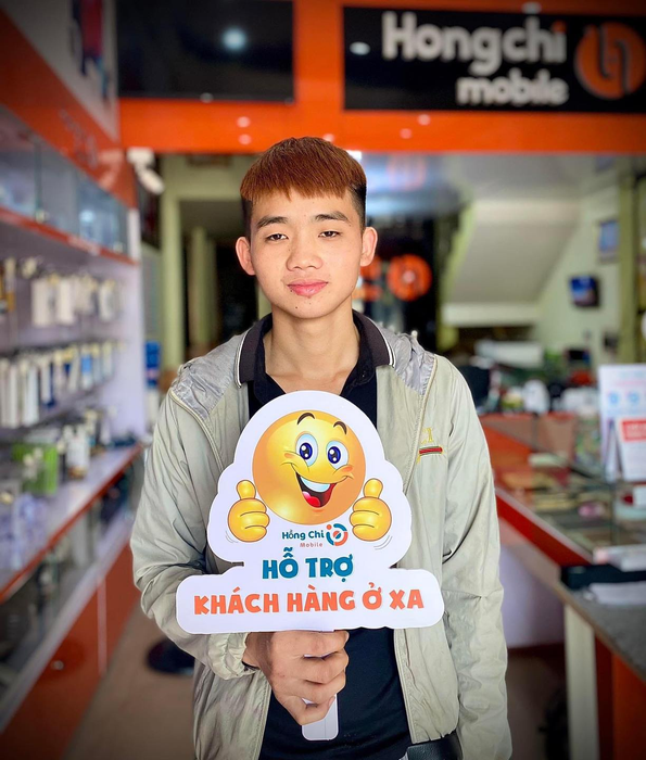 Đội ngũ kỹ thuật viên tận tâm tại Hồng Chi Mobile