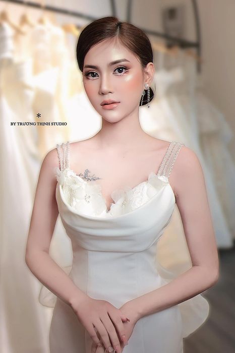 Bộ sưu tập váy cưới và hình ảnh trang điểm nghệ thuật tại Studio & Make Up Trương Thịnh