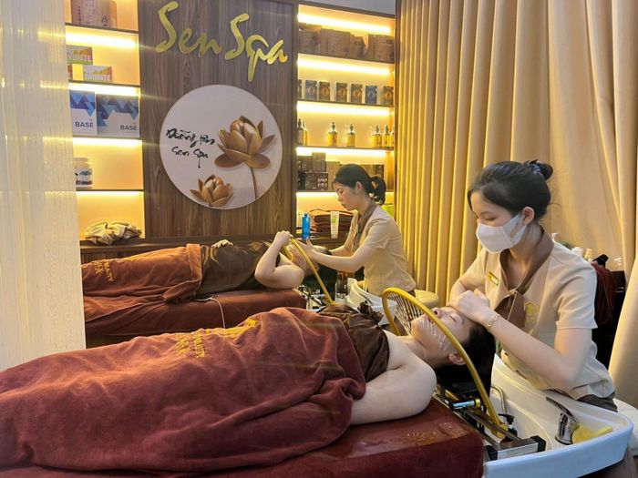 Hình ảnh liệu trình gội đầu dưỡng sinh cao cấp tại Sen Dưỡng Tâm Spa