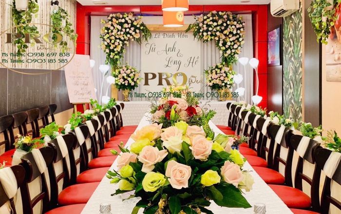 Hình ảnh bàn tiệc cưới tinh tế do PRO Wedding thiết kế