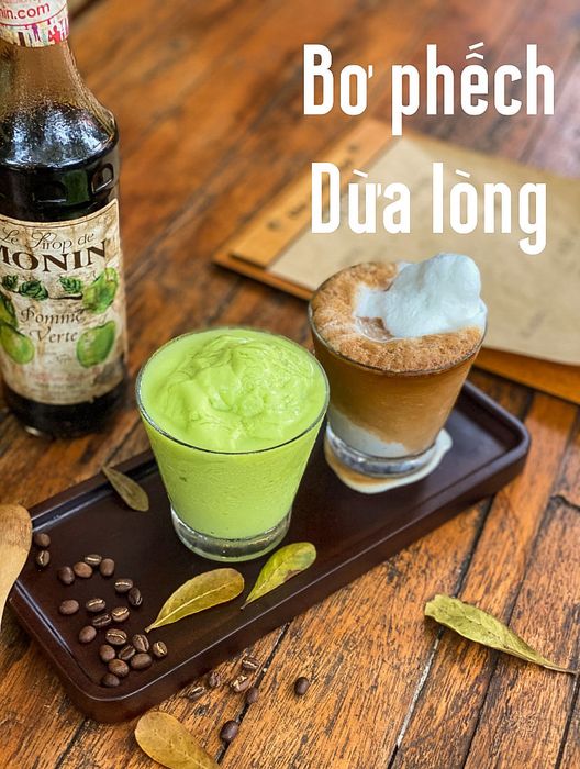 Không gian tầng 2 ấm cúng tại OASIS - The Coffee Bar