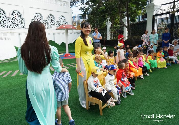 Trường mầm non Vườn Khám Phá (Small Wonder) qua góc nhìn mới - Nơi mỗi khoảnh khắc đều là cơ hội để trẻ thỏa sức khám phá thế giới diệu kỳ xung quanh.