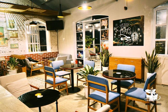Không gian ấm cúng về đêm tại Muối Coffee