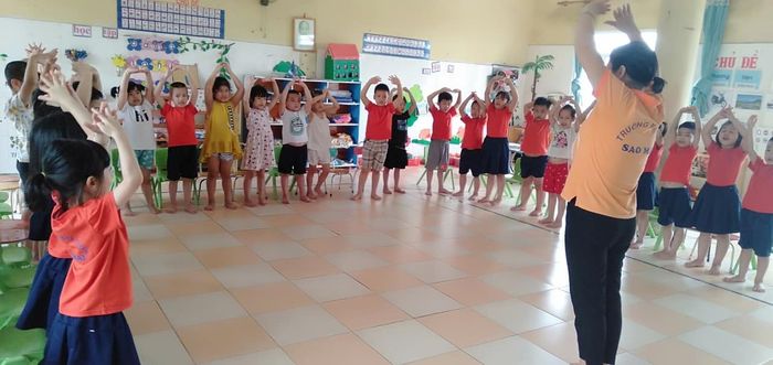 Hình ảnh Trường Mầm Non - Tiểu Học Sao Mai - Không gian học tập hiện đại, khuôn viên xanh mát cùng những khoảnh khắc đáng yêu của các bé trong các hoạt động học tập và vui chơi sáng tạo.