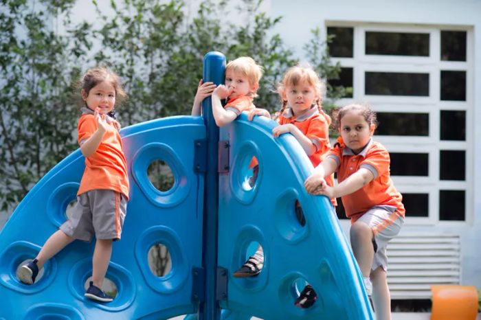 Khám phá không gian học tập tại KinderWorld International Kindergarten (KIK) qua những hình ảnh chân thực, nơi trẻ được học tập và vui chơi trong môi trường đa văn hóa.