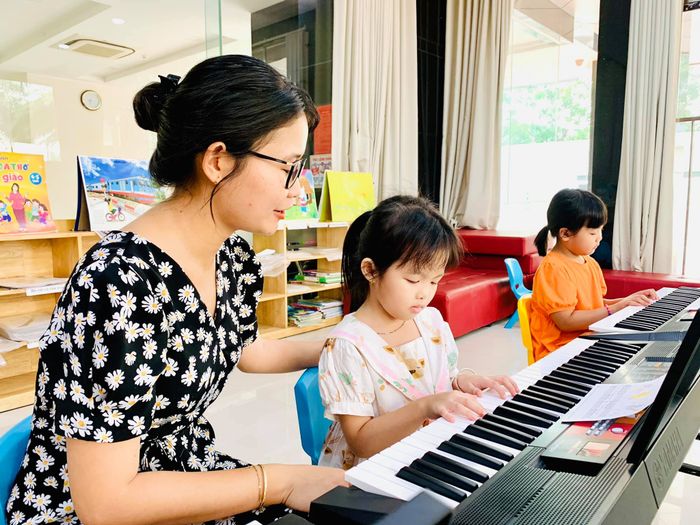 LiS Preschool - Khoảnh khắc đầu tiên tại ngôi trường vàng cho sự phát triển kỹ năng sống, nơi mỗi góc ảnh đều kể câu chuyện giáo dục đầy cảm hứng.
