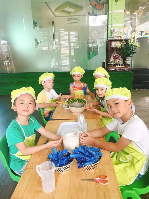 Khoảnh khắc đầu tiên tại Trường mầm non Kids Garden - Nơi những bước chân nhỏ bắt đầu hành trình khám phá thế giới.