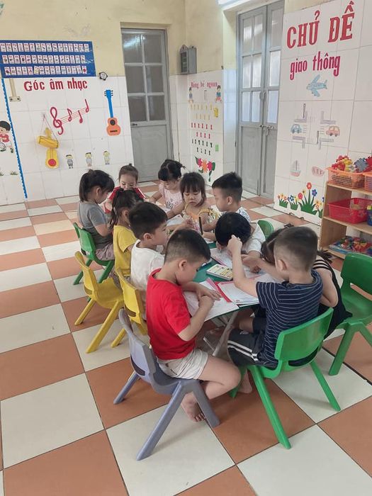 Hình ảnh ấn tượng về Trường Mầm Non - Tiểu Học Sao Mai: Không gian học tập sáng tạo, khuôn viên xanh mát và những nụ cười rạng rỡ của trẻ thơ trong các hoạt động giáo dục toàn diện.