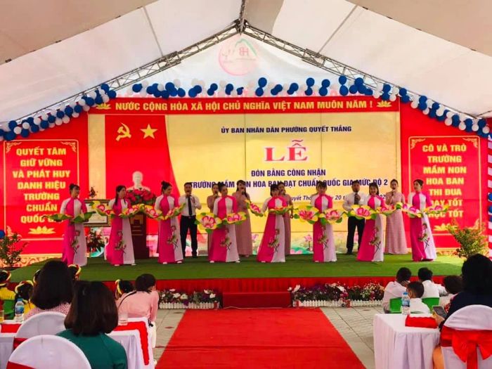 Hình ảnh khuôn viên xanh mát tại Trường Mầm Non Hoa Ban