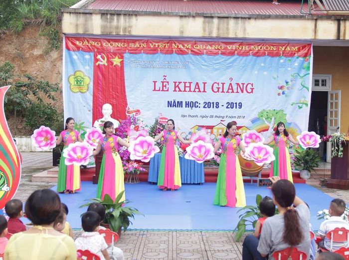 Hoạt động vui chơi ngoài trời bổ ích tại Trường Mầm non Tân Thanh