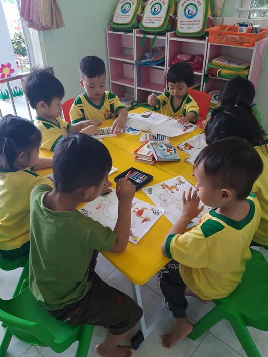 Hình ảnh khuôn viên xanh mát tại Mầm Non An Nhiên