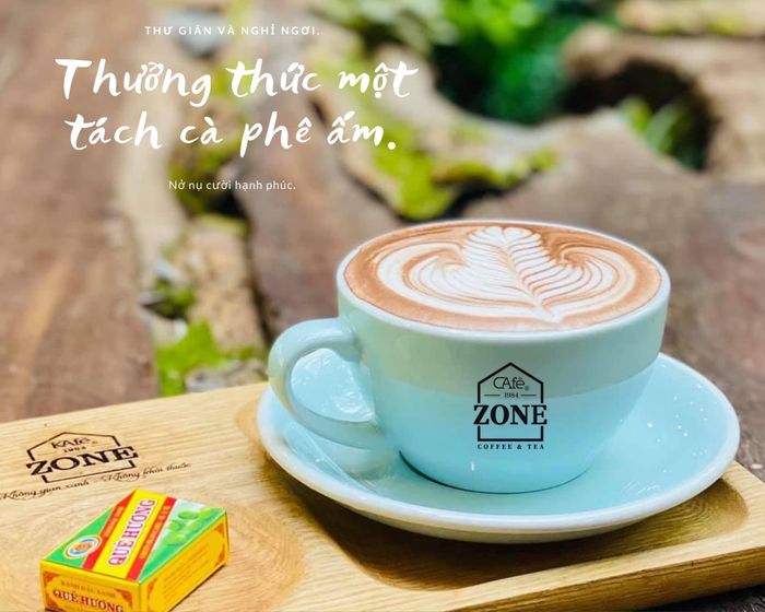 Không gian sang trọng với giếng trời tại ZONE Cafe