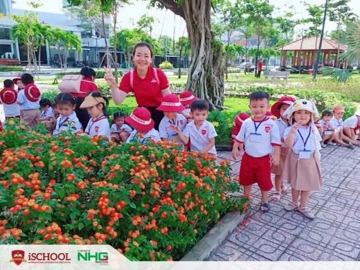 Khuôn viên xanh mát của iSchool Rạch Giá