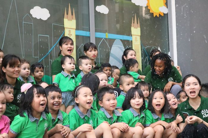 Mầm Non AMI Times City - International Preschool - Hình ảnh 2: Khu vui chơi ngoài trời rộng rãi, nơi trẻ được thỏa sức khám phá và phát triển thể chất.