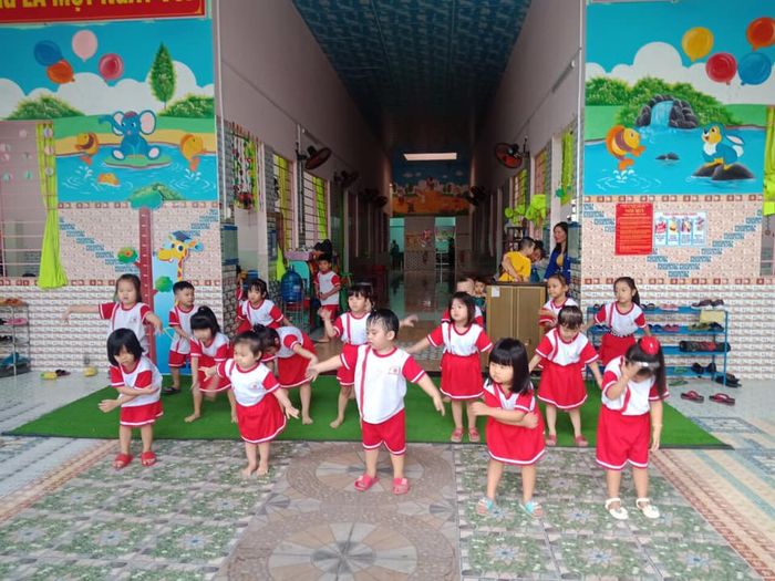 Góc sáng tạo đầy màu sắc tại Trường Mầm Non Mặt Trời Đỏ