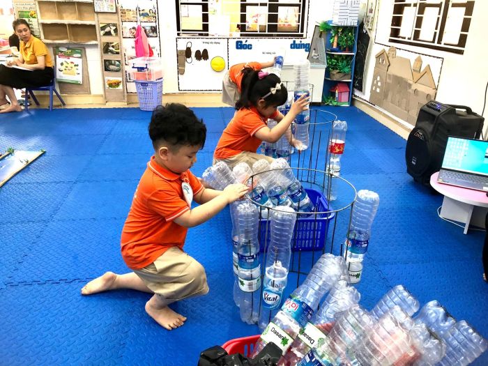 Khoảnh khắc vui chơi hồn nhiên của các bé tại Trường Mầm Non 3-2