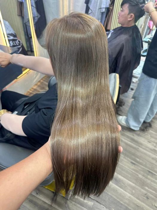 Không gian sang trọng và phong cách phục vụ chuyên nghiệp tại Hair Salon HUY TRẦN