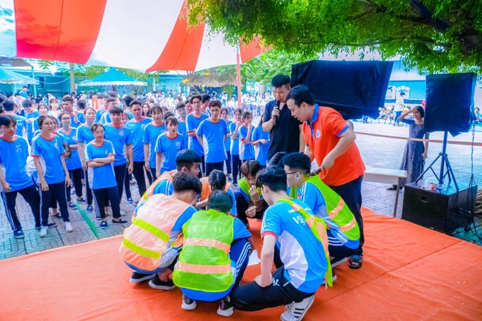 Hình ảnh lớp học tiêu chuẩn quốc tế tại Trường THPT Việt Âu