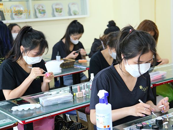 Giờ thực hành tại Viet Beauty Academy