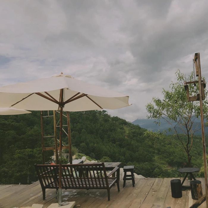 Hình ảnh Quán Cà Phê Đen - view đồi núi mờ sương đẹp mê hoặc