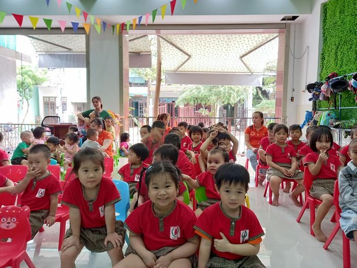 Trường Mầm Non Ánh Hồng ảnh 2 - Khoảnh khắc đong đầy hạnh phúc của những thiên thần nhỏ trong môi trường giáo dục đầy sáng tạo.