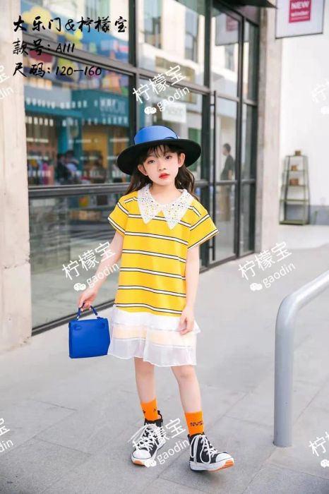 Không gian mua sắm ấm cúng với đa dạng trang phục tại TÍT MÍT BABY SHOP