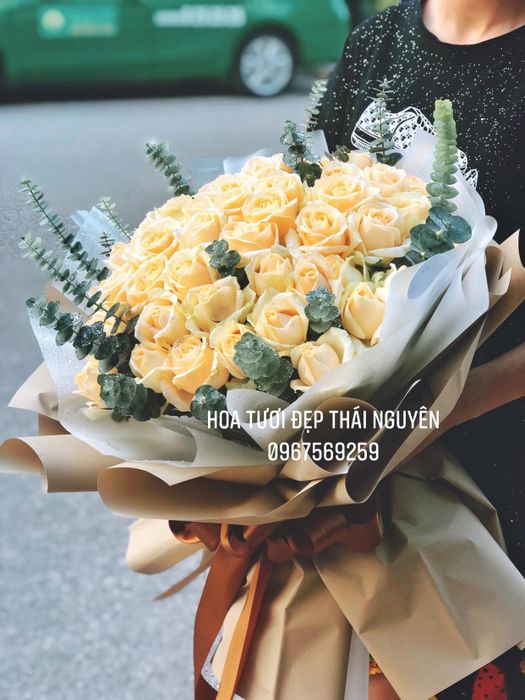Những tác phẩm hoa nghệ thuật đầy tinh tế tại Hoa Tươi Hồng Nhâm