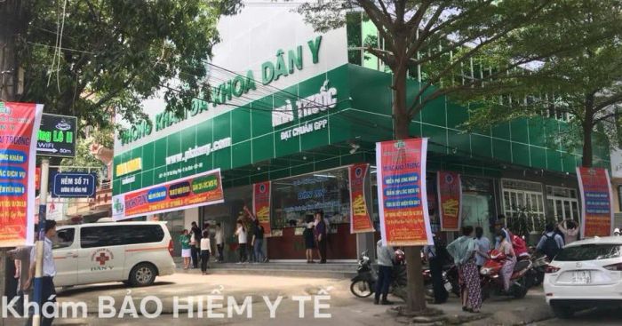 Hình ảnh không gian khám chữa bệnh thoáng mát và trang thiết bị hiện đại tại Phòng khám Dân Y An Bình