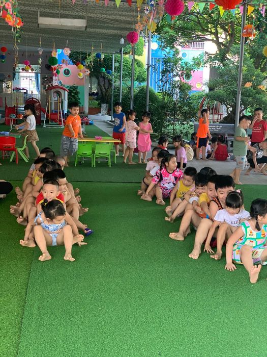 Trường mầm non Thần Đồng ảnh 2 - Khoảnh khắc lưu giữ nụ cười rạng rỡ của những thiên thần nhỏ trong không gian học tập đầy sáng tạo.