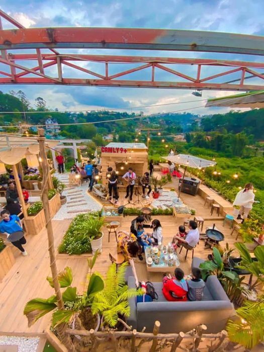 Hình ảnh CamLy 9+ Cafe - ốc đảo xanh mướt giữa thành phố sương mù