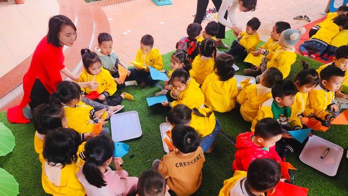 Hình ảnh khuôn viên xanh mát tại Mầm non Hồng Nhung