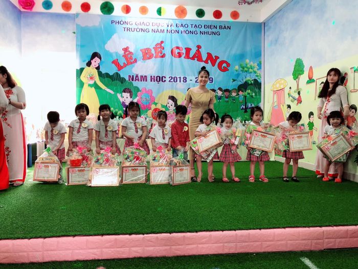 Trường Mầm non Hồng Nhung ảnh 2 - Bức tranh sống động về thế giới tuổi thơ đầy màu sắc, nơi mỗi hoạt động đều là bài học quý giá.