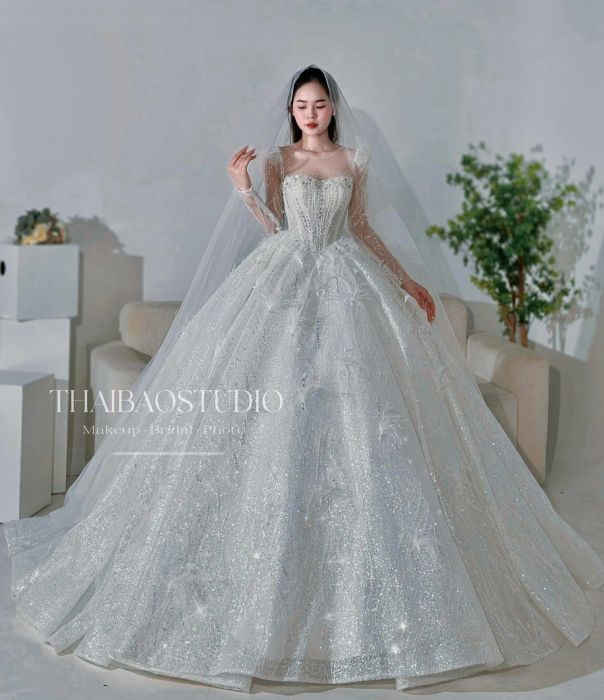 Không gian sang trọng và bộ sưu tập váy cưới tinh tế tại Thái Bảo Studio