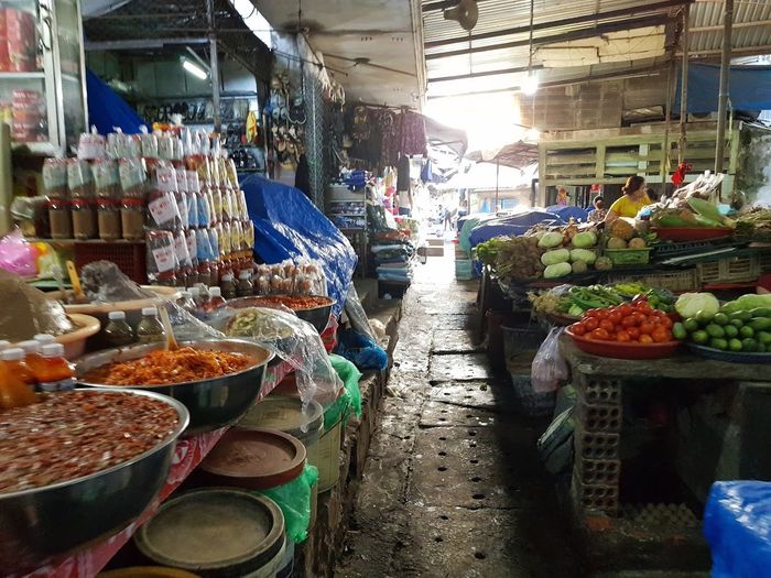 Những gian hàng ẩm thực đặc trưng tại chợ Bến Ngự