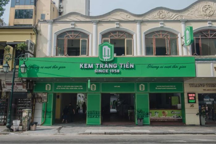 Hình ảnh minh họa: Hồ Gươm - Viên ngọc giữa lòng Thủ đô (Nguồn: Internet)